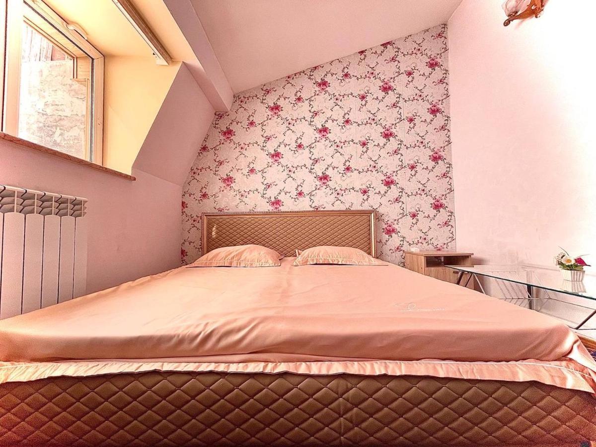 Crystal Villa Hotel Jerevan Buitenkant foto