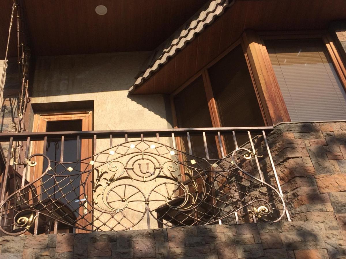 Crystal Villa Hotel Jerevan Buitenkant foto